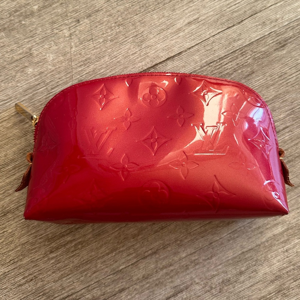 Louis Vuitton cosmetic pouch (Red)